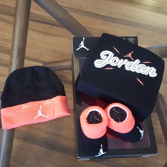 Jordan Other - NWB Jordan 3 piece set - Bodysuit, hat, booties